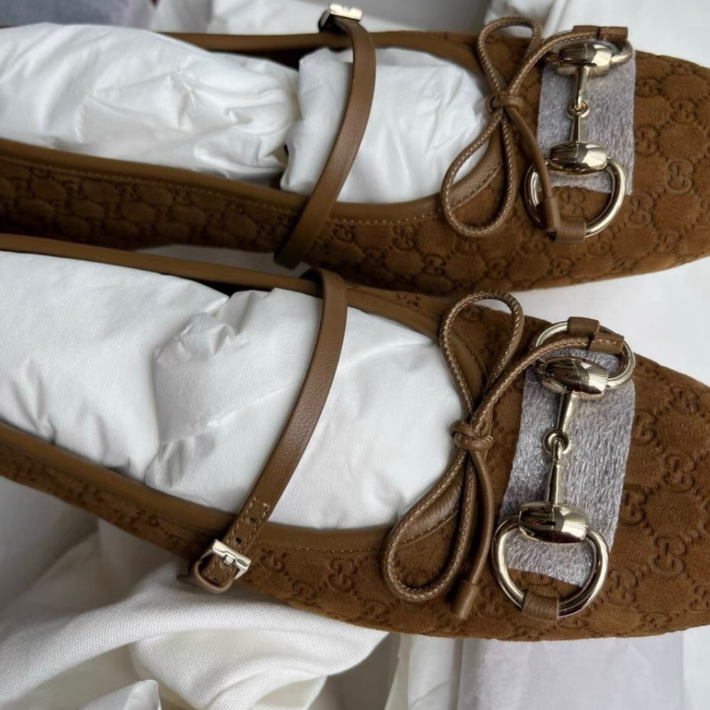 Gucci Brown Flats with Gold Detailing - Picture 4 of 6